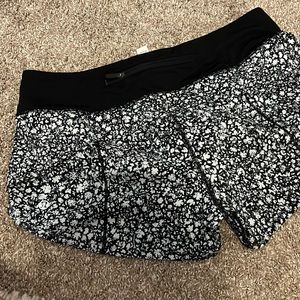 never worn lulu shorts 2.5”